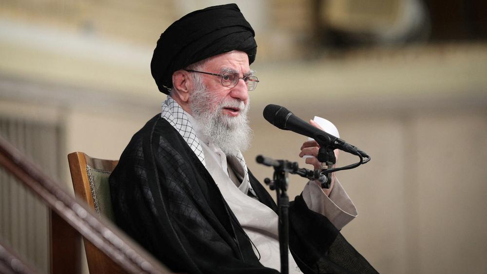  Irans oberster Führer, Ajatollah Ali Chamenei, war lange nicht in der Öffentlichkeit zu sehen.