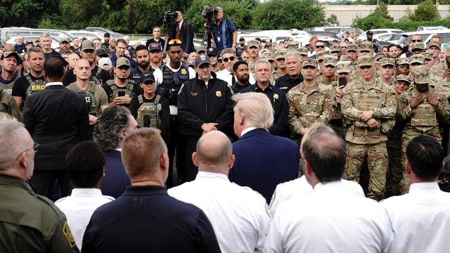 Washington, D. C.: Trump besucht Polizei und Nationalgarde in der US-Hauptstadt