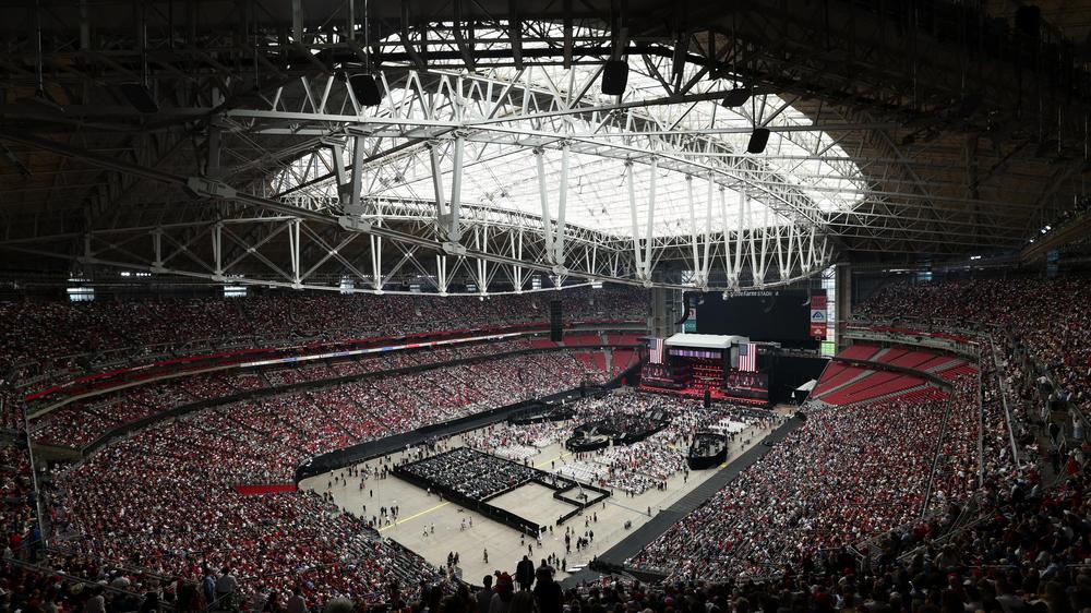  A general view shows State Farm Stadium before the start of the public memorial service for right-wing activist Charlie Kirk in Glendale, Arizona, on September 21, 2025. (Photo by CHARLY TRIBALLEAU / AFP) (Photo by CHARLY TRIBALLEAU/AFP via Getty Images)