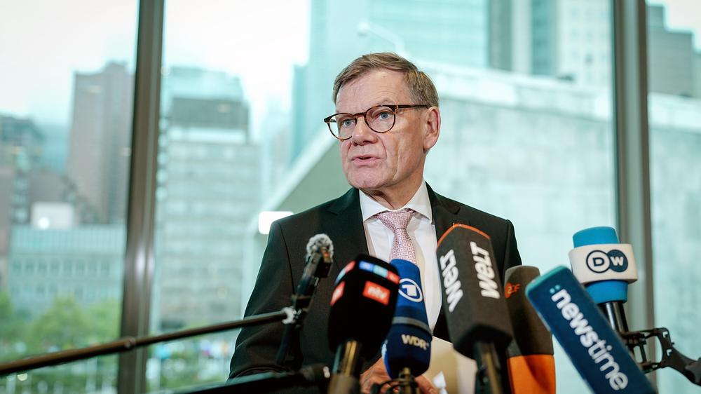 Außenminister Johann Wadephul am Rande der Generaldebatte der UN-Vollversammlung vor Reportern.