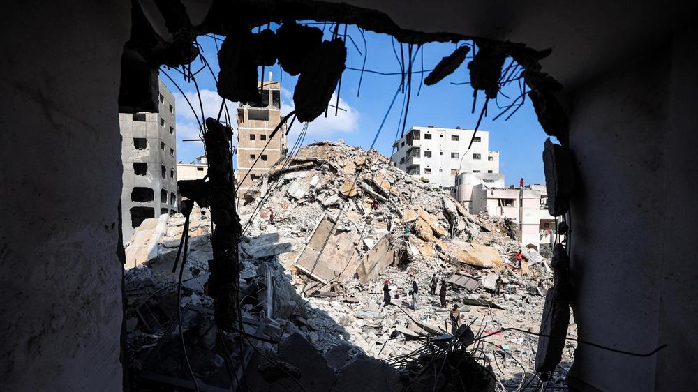  Zur Unterstützung der Bodentruppen wurden nach Militärangaben in den vergangenen zwei Tagen über 150 terroristische Ziele durch die israelische Luftwaffe und Artillerieeinheiten in der Stadt Gaza getroffen.