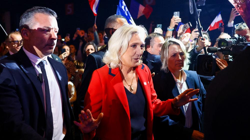  Marine Le Pen will Neuwahlen in Frankreich erzwingen.