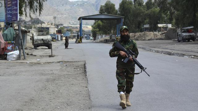 Pakistan closes crossings, vows retaliation