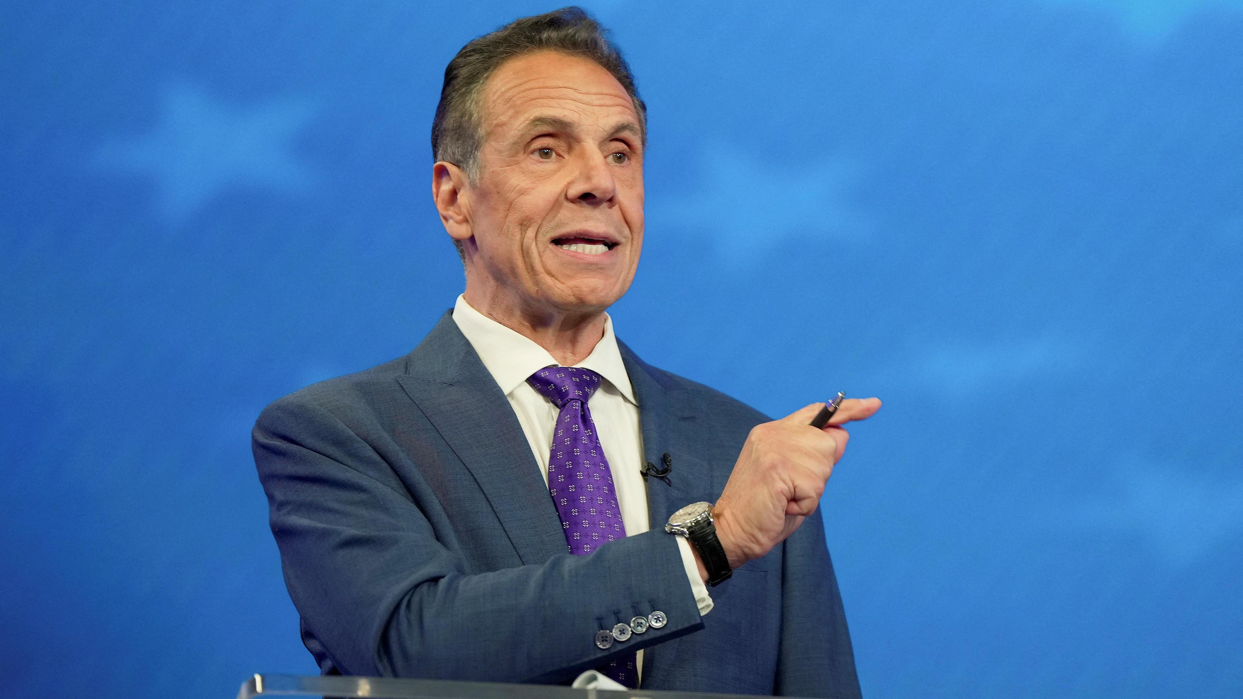 Zohran Mamdani: Er tritt als unabhängiger Kandidat an: Ex-Gouverneur Andrew Cuomo will mit seiner Erfahrung punkten.