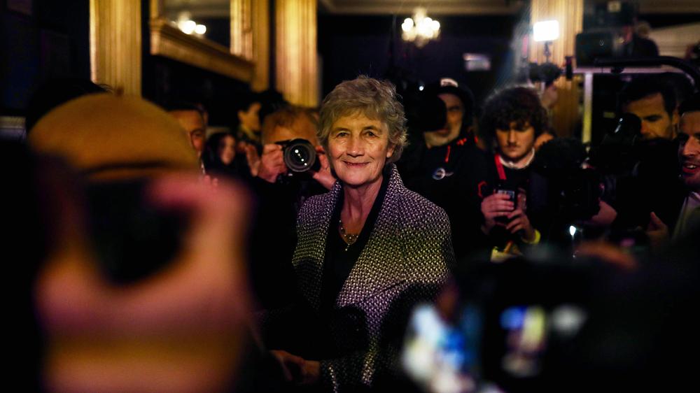  Catherine Connolly nach ihrem Sieg zur irischen Präsidentin im Dublin Castle