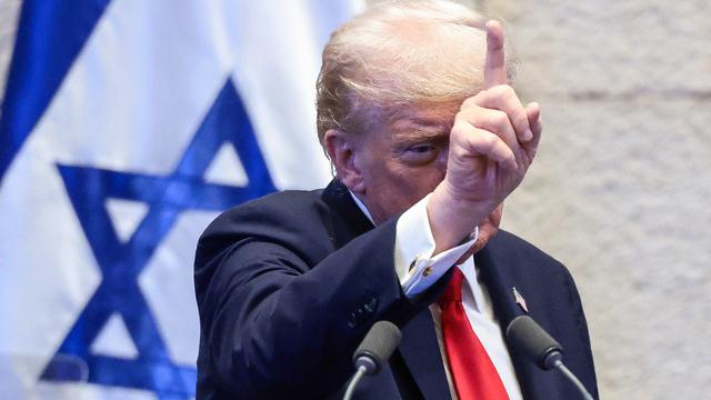 Trump signs Gaza truce deal