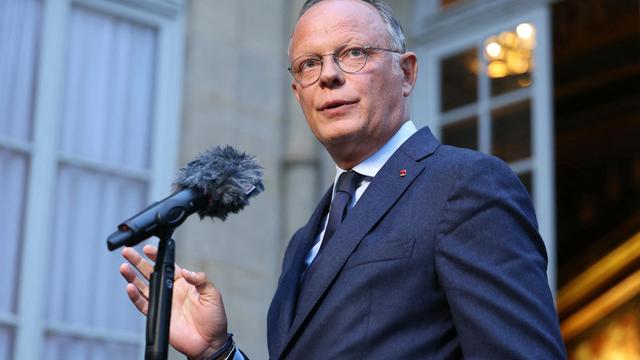Regierungskrise in Frankreich: Französischer Ex-Premier fordert vorgezogene Präsidentschaftswahl
