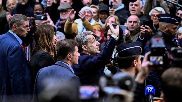 Frankreich: Nicolas Sarkozy tritt Haftstrafe an