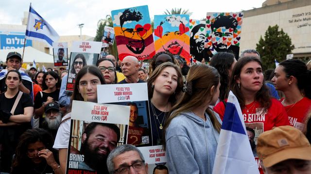 Israel: Jetzt live: Tausende in Tel Aviv verfolgen Geiselbefreiung