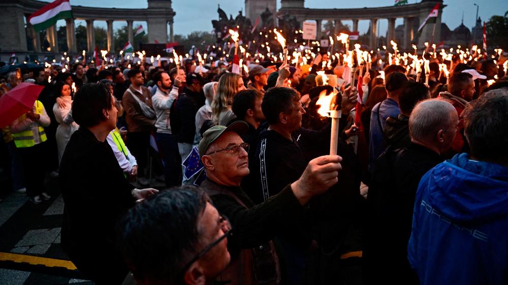  In Budapest zeigte sich am ungarischen Nationalfeiertag Protest gegen Ministerpräsident Viktor Orbán.