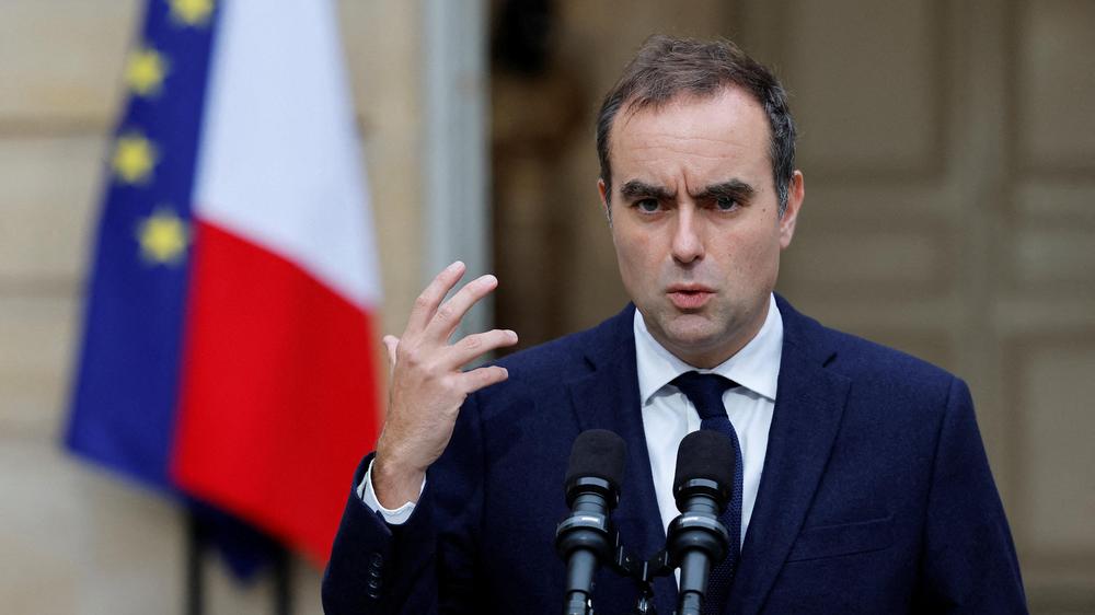 Regierungskrise in Frankreich: Am Montag hatte Sébastien Lecornu seinen Rücktritt eingereicht. Präsident Emmanuel Macron beauftragte ihn dennoch, mit den Parteien über einen Ausweg aus der Krise zu beraten.