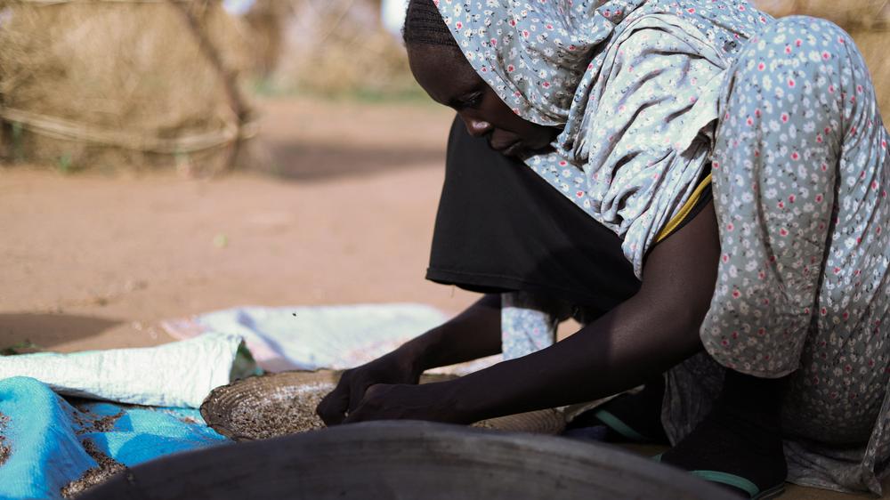  Eine sudanesische Frau in einem Flüchtlingslager in Nord-Darfur, aufgenommen im Juli