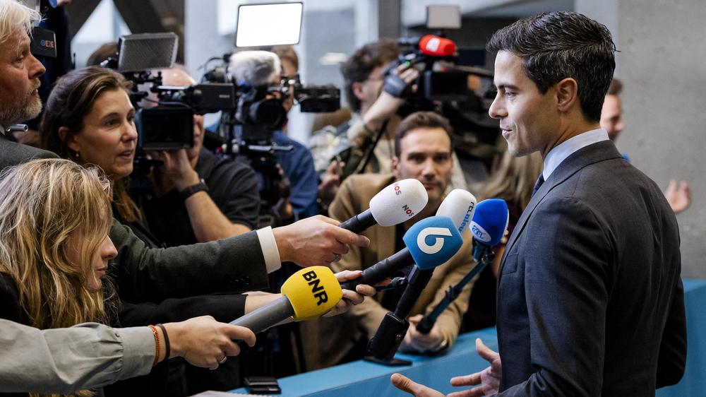  Dort haben die Fraktionsvorsitzenden der Ernennung eines Sondierers für Koalitionsverhandlungen zugestimmt.