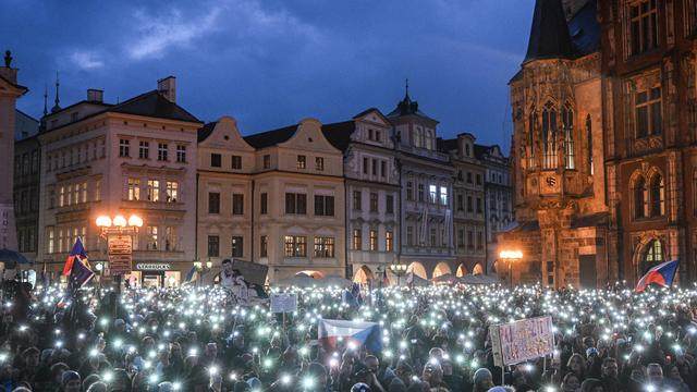 Tschechien: Tausende Menschen protestieren in Prag gegen geplante Regierung