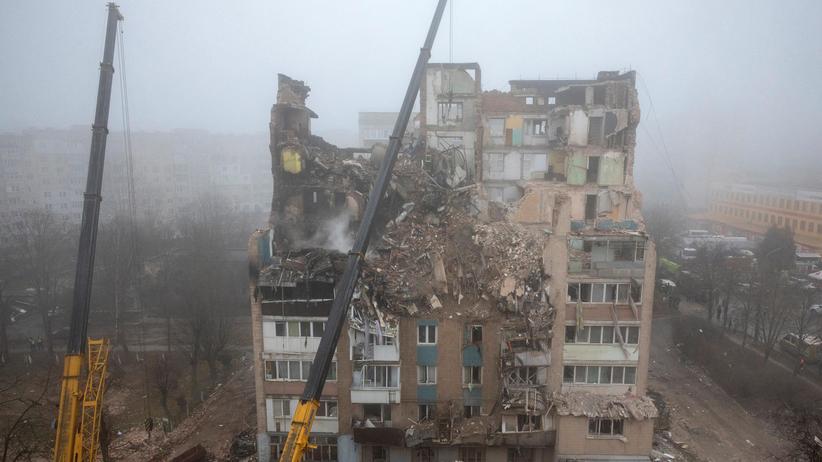 Lage in der Ukraine: Bei einem Angriff am 19. November zerstörtes Wohngebäude in Ternopil