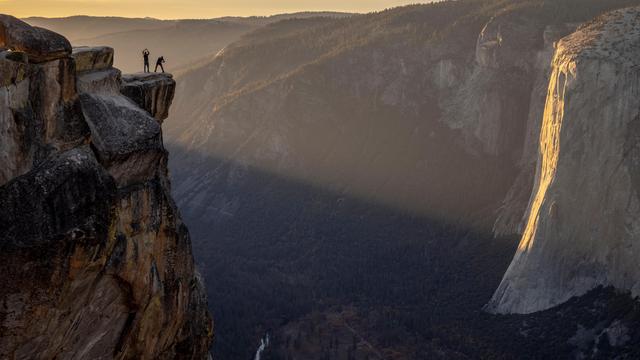 Der US-Überblick am Morgen: Nationalparkeintritt für Ausländer erhöht, FBI kontaktiert Abgeordnete
