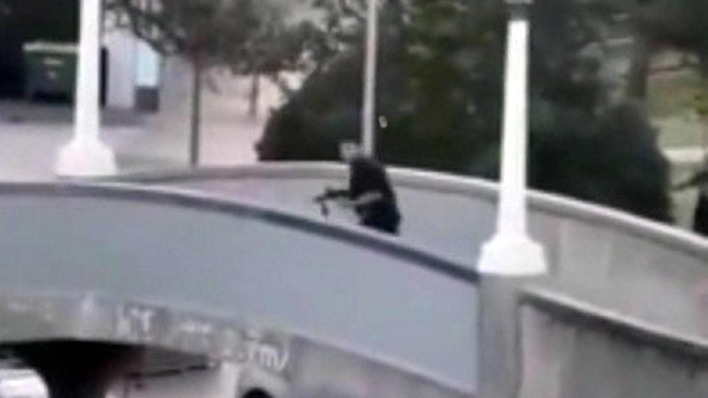  Aufnahme einer der beiden mutmaßlichen Attentäter beim Terrorangriff am Bondi Beach.