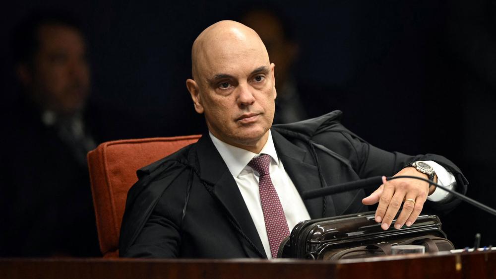 Die Putschisten um Ex-Präsident Jair Bolsonaro sollen zudem geplant haben, den Richter Alexandre de Moraes zu töten.