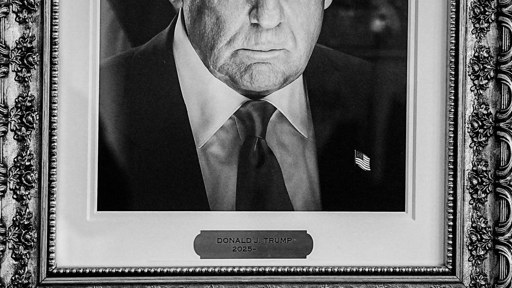  Warme Worte findet Donald Trump im neuen Presidential Walk of Fame vor allem für sich selbst. Für seine Vorgänger Joe Biden und Barack Obama hat er indes Beschimpfungen parat.