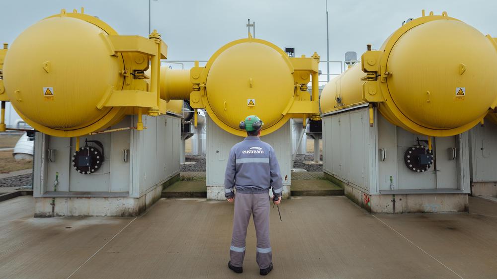  Viele Länder der EU importieren auch im vierten Jahr des russischen Angriffskriegs gegen die Ukraine noch Gas aus Russland – so wie hier in Veľké Kapušany in der Slowakei. Damit soll in spätestens zwei Jahren Schluss sein, hat die EU beschlossen.