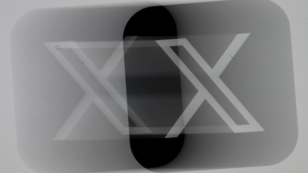  Auch eine eingeschränkte Datenverfügbarkeit für Forschungseinrichtungen und unzureichende Transparenz bei Werbung wird von der Kommission beanstandet.