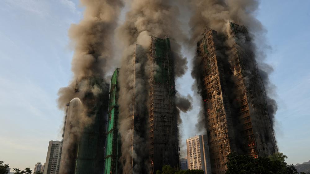 A general view shows flames and thick smoke rising from multiple residential blocks at the Wang Fuk Court housing complex during a deadly fire, in Tai Po, Hong Kong, China, November 26, 2025. REUTERS/Tyrone Siu           SEARCH "HONG KONG LOSS" FOR THIS STORY. SEARCH "WIDER IMAGE" FOR ALL STORIES.