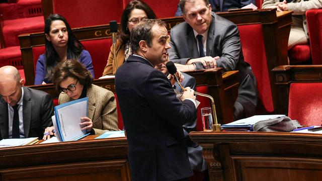 Staatsverschuldung: Parlament in Paris verabschiedet Notgesetz zum Haushalt