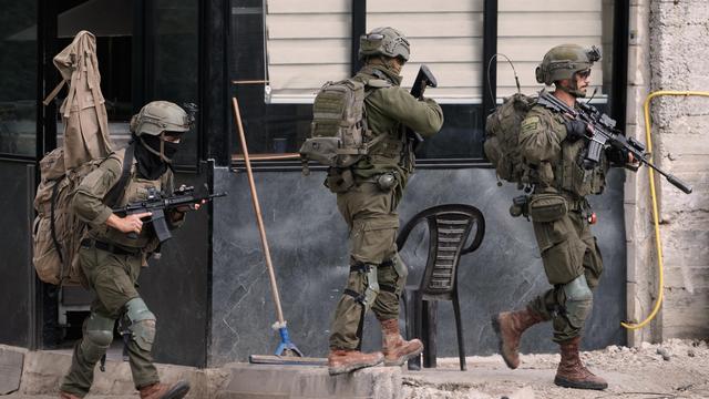 Krieg in Gaza: Israels Militär umzingelt Stadt im Westjordanland