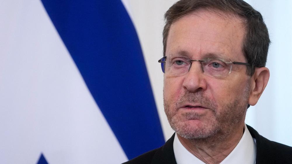 Donald Trump: Israels Präsident Izchak Herzog hat die Darstellung Trumps zu einer angeblich bevorstehenden Begnadigung Netanjahus zurückgewiesen.