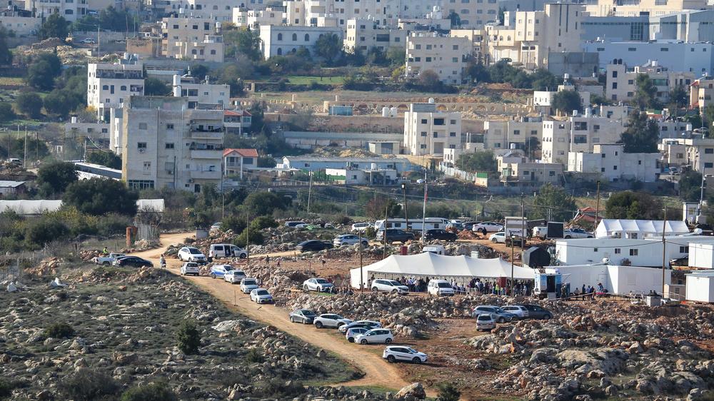  Eine neue israelische Siedlung östlich von Hebron im Westjordanland; Israels Außenminister hat internationale Kritik an neuen Siedlungsplänen zurückgewiesen.