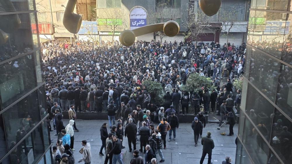 Teheran: Demonstranten gehen am 29. Dezember gegen die schlechten wirtschaftlichen Bedingungen in Teheran auf die Straße.