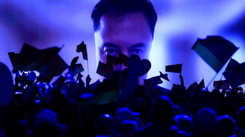  Elon Musk, zugeschaltet bei einer AfD-Veranstaltung in Halle im Januar