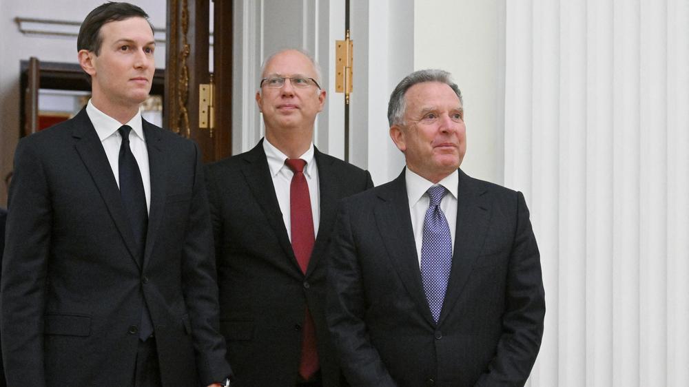  Anfang Dezember trafen die Unterhändler Jared Kushner (v.l.n.r.), Kirill Dimitrijew und Steve Witkoff in Moskau aufeinander.