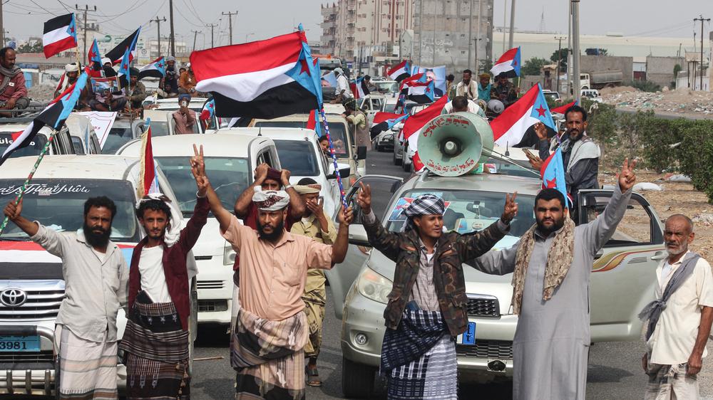 Jemen: Jemeniten versammeln sich während einer Kundgebung, um ihre Unterstützung für den von den Vereinigten Arabischen Emiraten unterstützten Südlichen Übergangsrat (STC) zu bekunden.