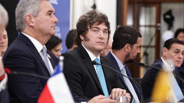 Südamerika: Milei begrüßt Druck auf Venezuela, Lula warnt vor Krieg