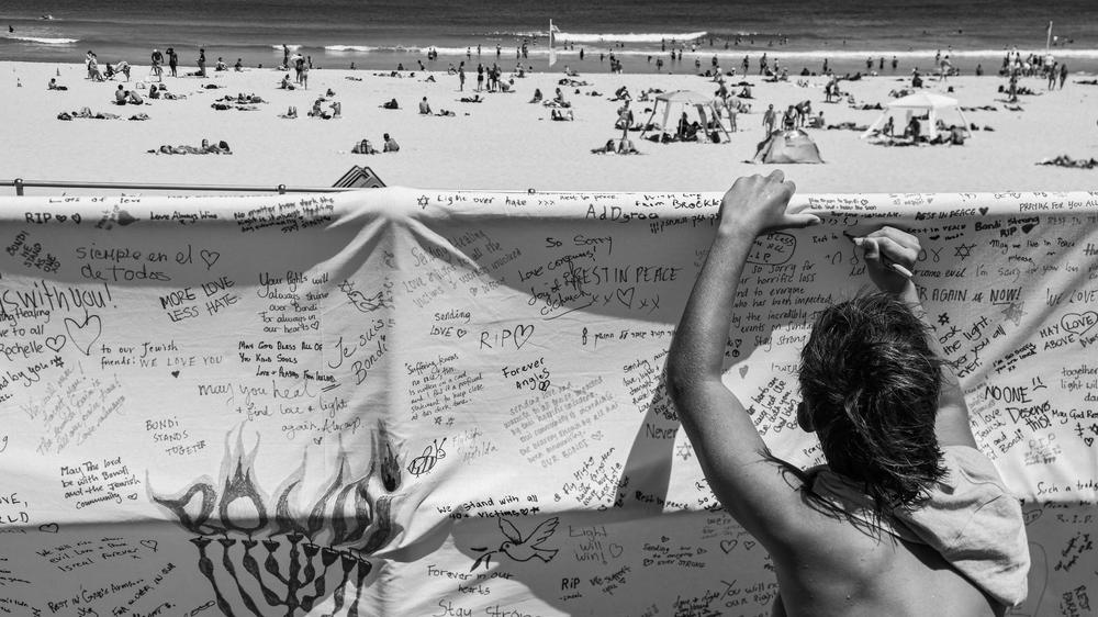 Bondi Beach terrorist attack: Messages of mourning on Bondi beach following the attack on December 14, 2025
