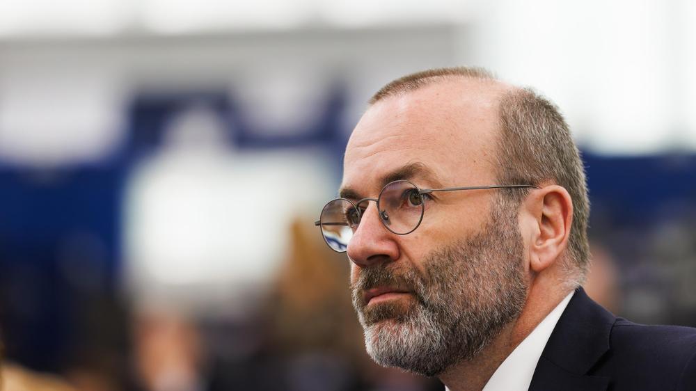  Der CSU-Politiker Manfred Weber ist dafür, dass sich auch deutsche Soldaten an einer europäischen Friedenstruppe beteiligen.