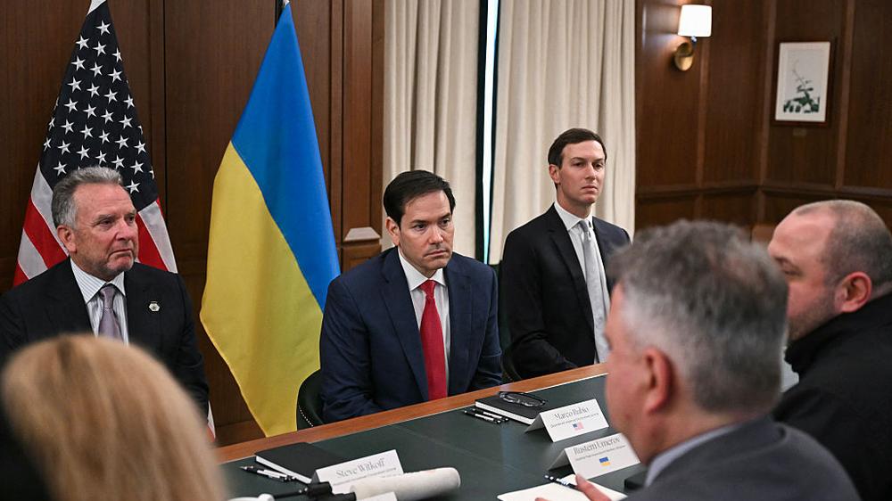  Der US-Sondergesandte Steve Witkoff, Außenminister Marco Rubio und Jared Kushner während der Gespräche mit ukrainischen Unterhändlern Ende November