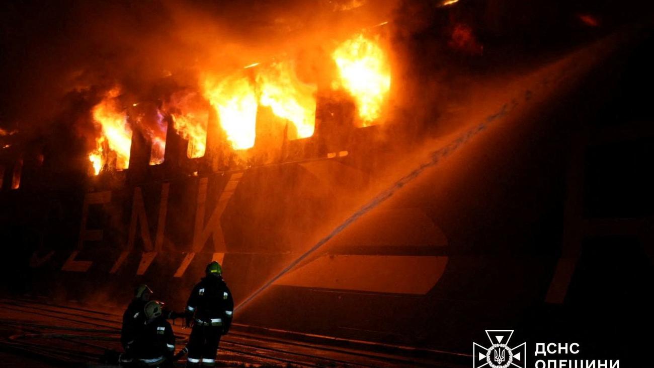 Krieg gegen die Ukraine: Russische Angriffe auf Energienetz sorgen für massive Stromausfälle