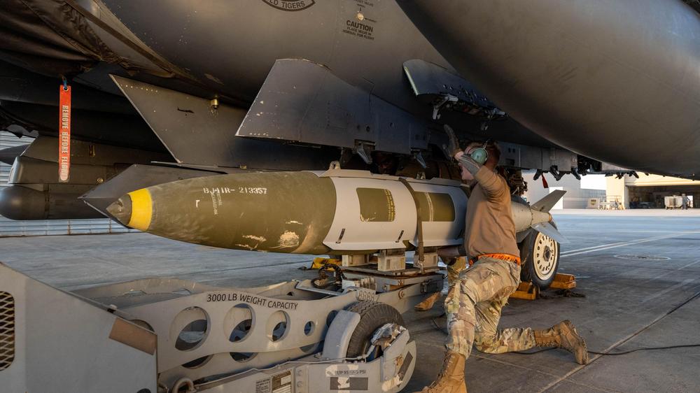  Das US-Militär hat nach eigenen Angaben mehr als 70 Ziele in Syrien angegriffen. Es sei ein Vergeltungsschlag für einen Angriff vom vergangenen Wochenende.