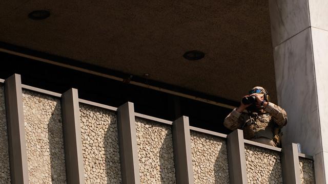 Der US-Überblick am Morgen: Kalifornier können ICE-Beamte melden, Trump lockert Abgasregeln