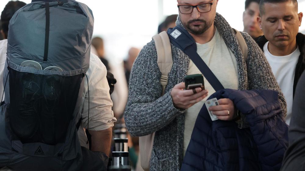  Mittels eines sogenannten Esta-Antrages können Touristen aus Deutschland für 90 Tage visafrei in die USA einreisen. Bald könnte das mit einer gründlichen Überprüfung der Internet-Aktivitäten einhergehen.