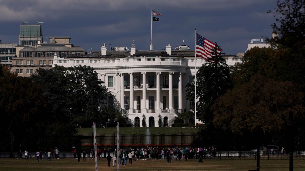  Der republikanische Senator Rand Paul erinnerte daran, dass die Entscheidung für einen von den USA geführten Krieg laut Verfassung nicht im Weißen Haus fällt, sondern im Kongress.