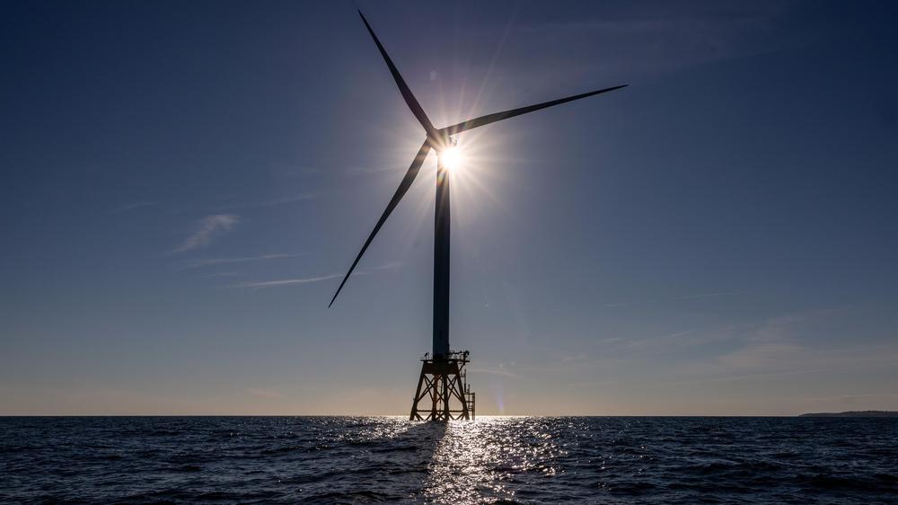 USA: Wind turbine near Rhode Island in the Atlantic: The US government has temporarily suspended the lease contracts for all offshore wind projects under construction.