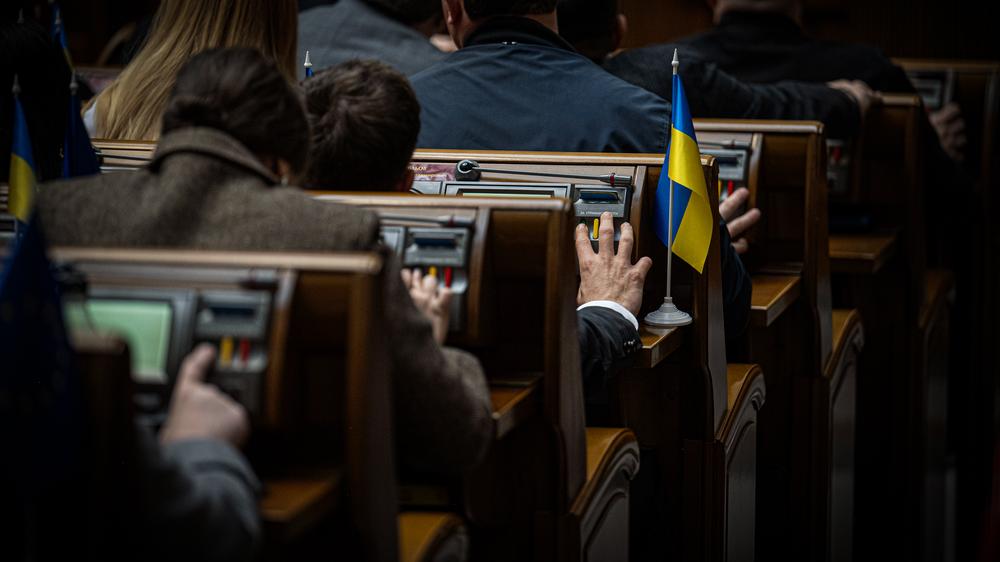  Regelmäßig wird dort der Kriegszustand verlängert.