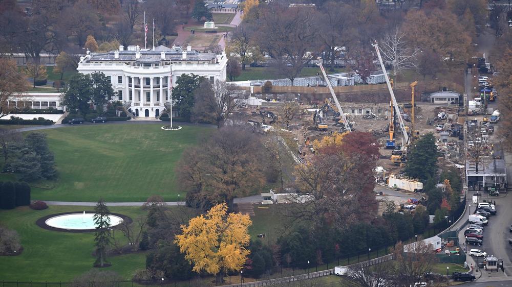  Wo früher der Ostflügel des Weißen Hauses stand, soll nun der Ballsaal entstehen.