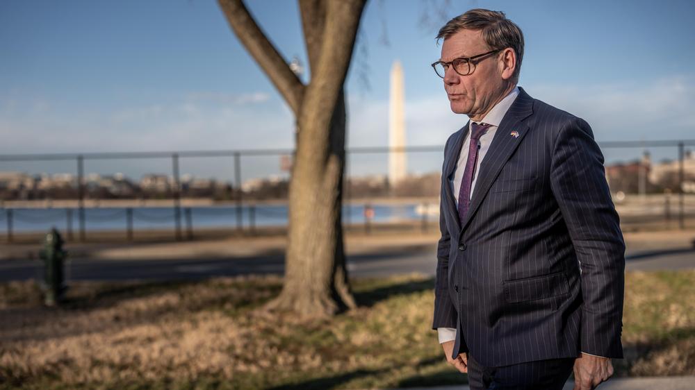  Bundesaußenminister Johann Wadephul (CDU), hier beim Besuch in Washington, hat sich skeptisch über das geplante Zollabkommen mit den USA geäußert.
