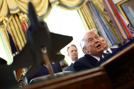 USA und Iran: U.S. President Donald Trump speaks in the Oval Office, at the White House in Washington, D.C., U.S., January 30, 2026. REUTERS/Kevin Lamarque     TPX IMAGES OF THE DAY