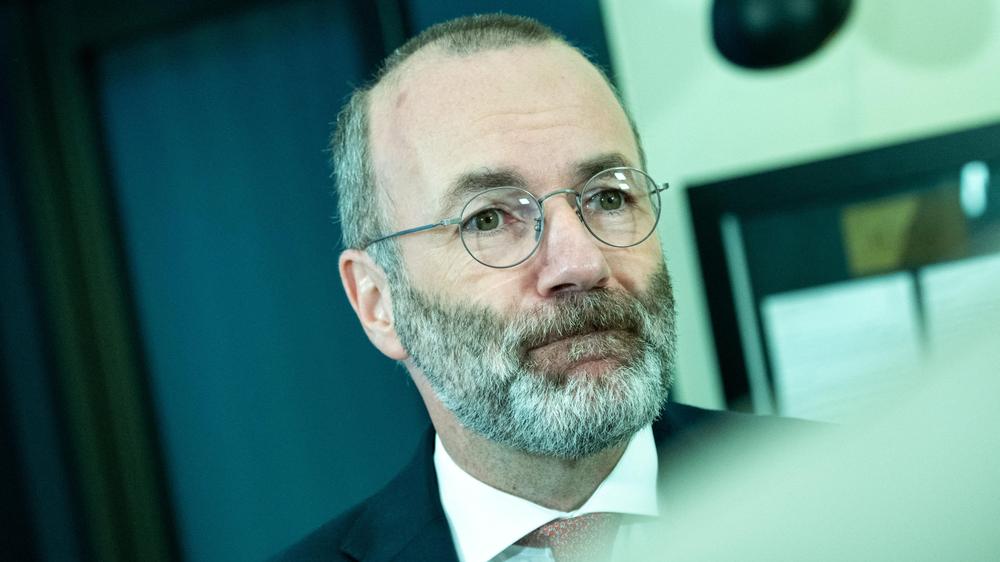  Der CSU-Politiker Manfred Weber will mit der rechten italienischen Regierungschefin Giorgia Meloni enger zusammenrücken.