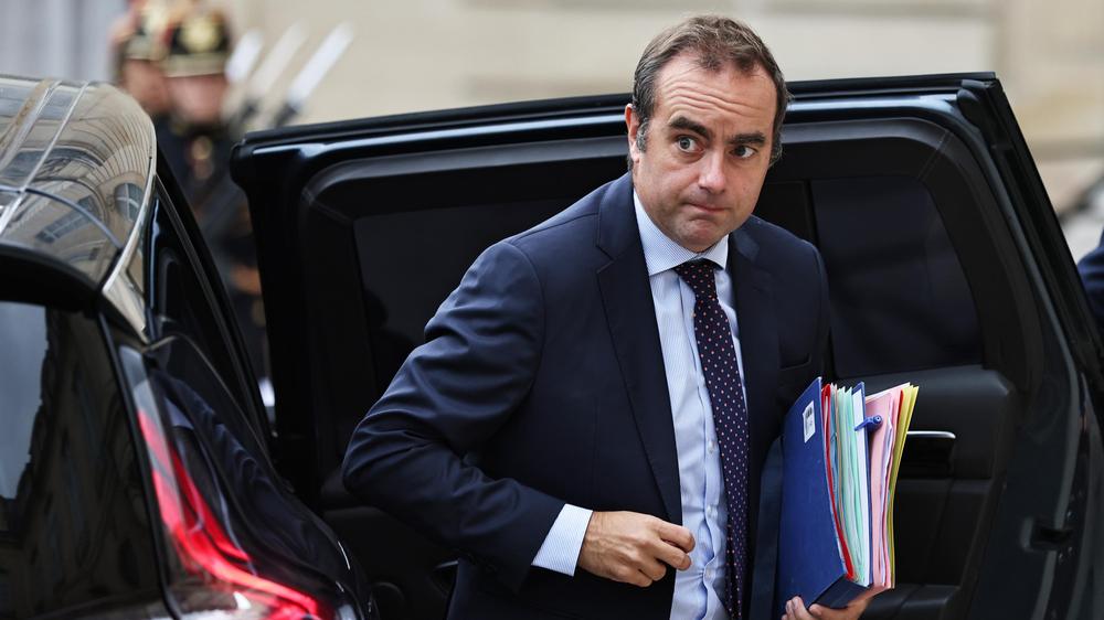  Premierminister Sébastien Lecornu ‌räumte ein, seine Zusage zu brechen, auf den Sonderweg zur Verabschiedung des Haushalts zu verzichten.